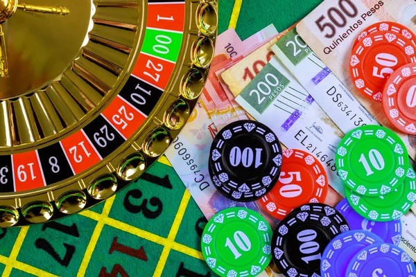 Live Lightning Dice dealer rolling three dice at pesiarbet slot casino table